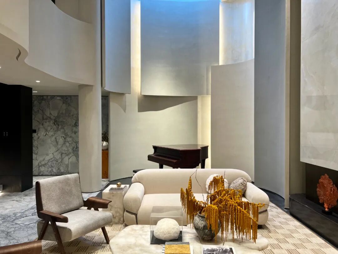 星砂素境,纯雅石韵:于凤栖云庐邂逅会呼吸的墙